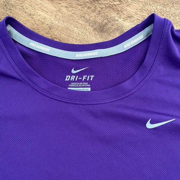 🔥 Nike. Running Dry Fit Top. - Picture 4 of 4
